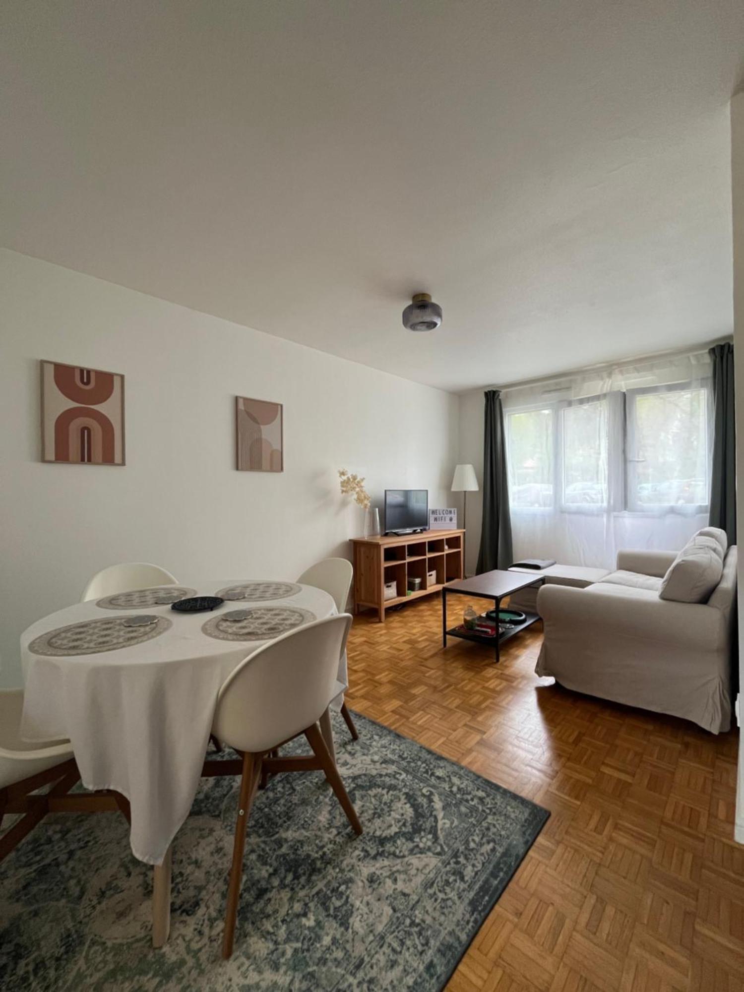 Appartement Cosy Et Confortable Сен-Жені-Лаваль Екстер'єр фото