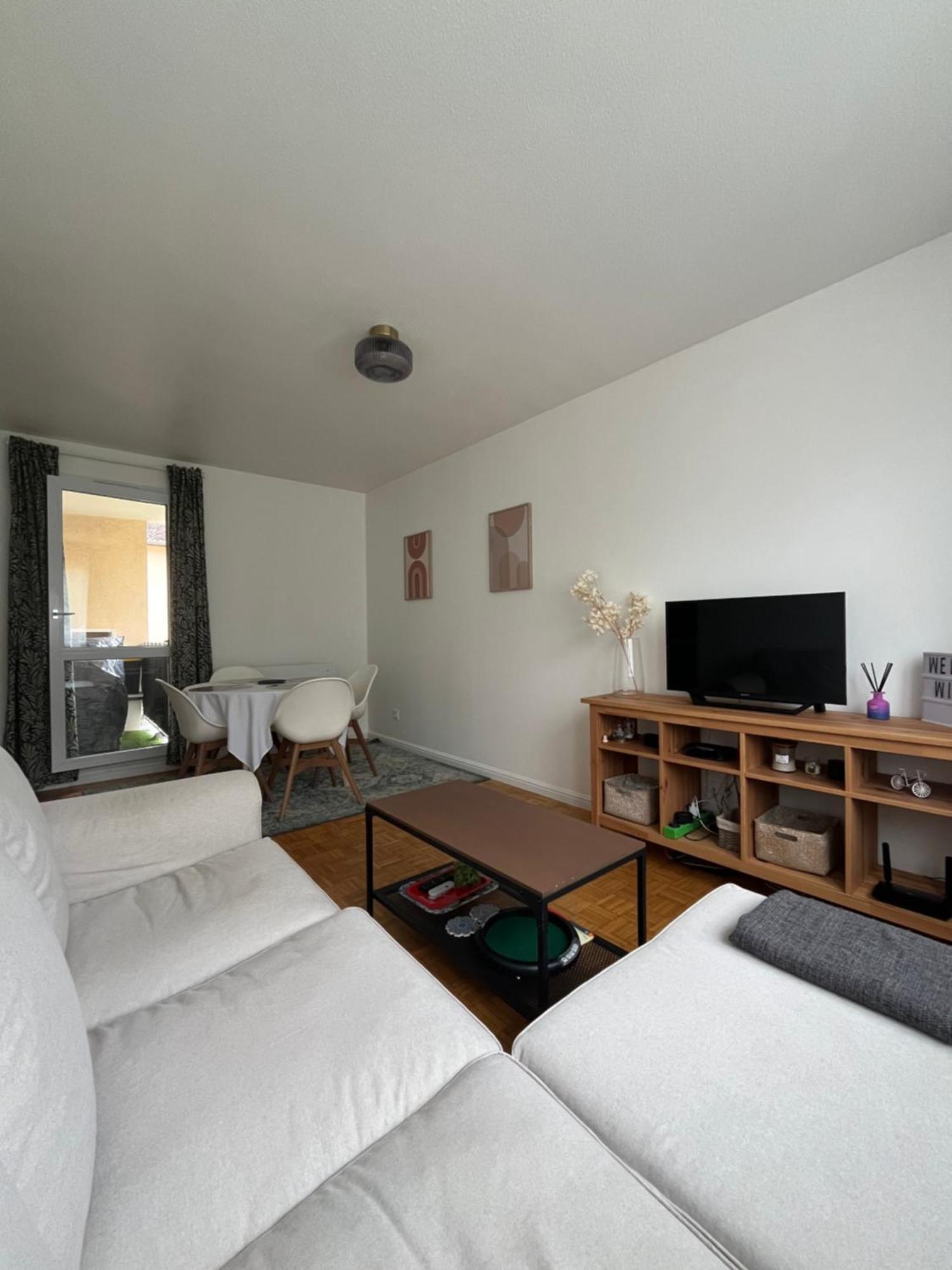 Appartement Cosy Et Confortable Сен-Жені-Лаваль Екстер'єр фото